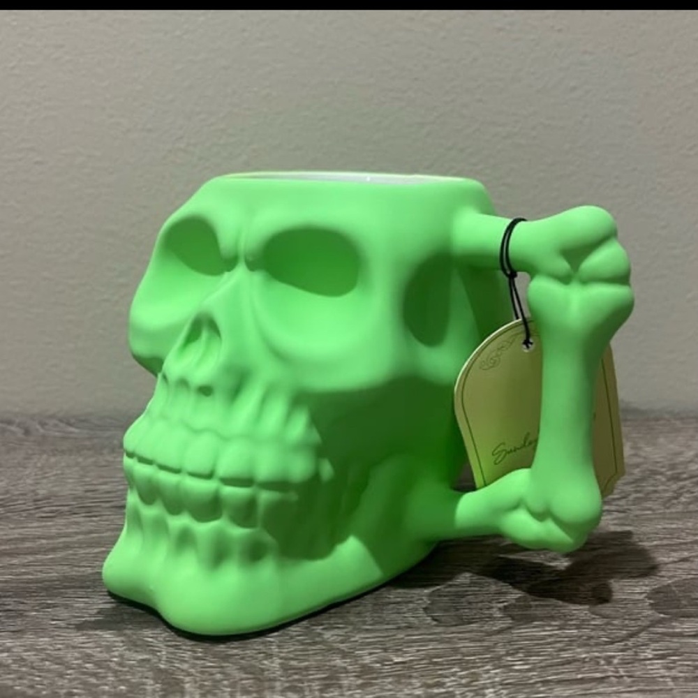 Sunday Morning Ceramics matte skull mug - neon green Brand new